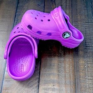 Purple toddler crocs 💜